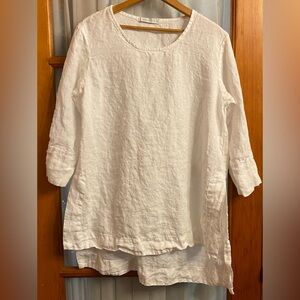 Cut Loose Hi-Lo White Linen Women's Top. 3/4 sleeve. Beautiful Size Medium